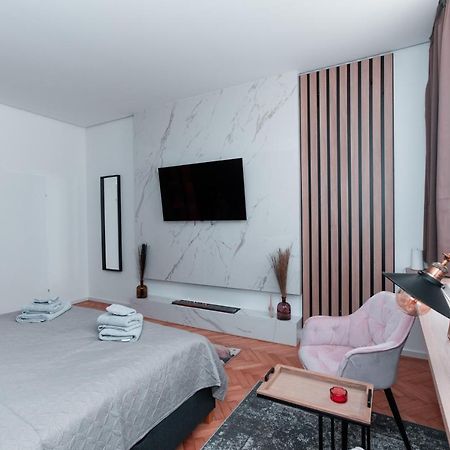 Petit Luxe Apartment Вена Экстерьер фото